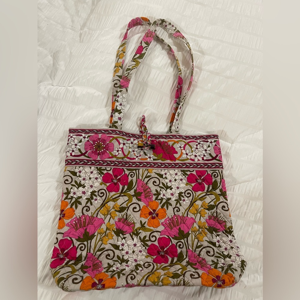 Vera Bradley Tote 
Excellent condition!